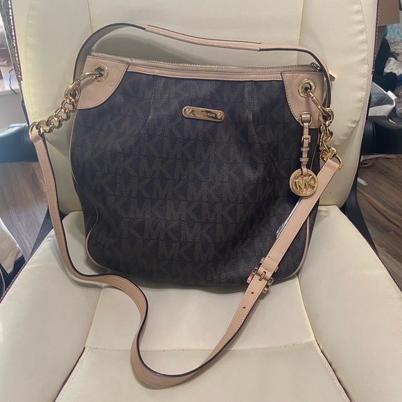 Michael Kors EUC Fulton satchel two way crossbody or shoulder bag gold hardware - Picture 9 of 13